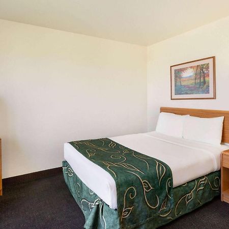 Travelodge By Wyndham Sharon Springs Exterior photo