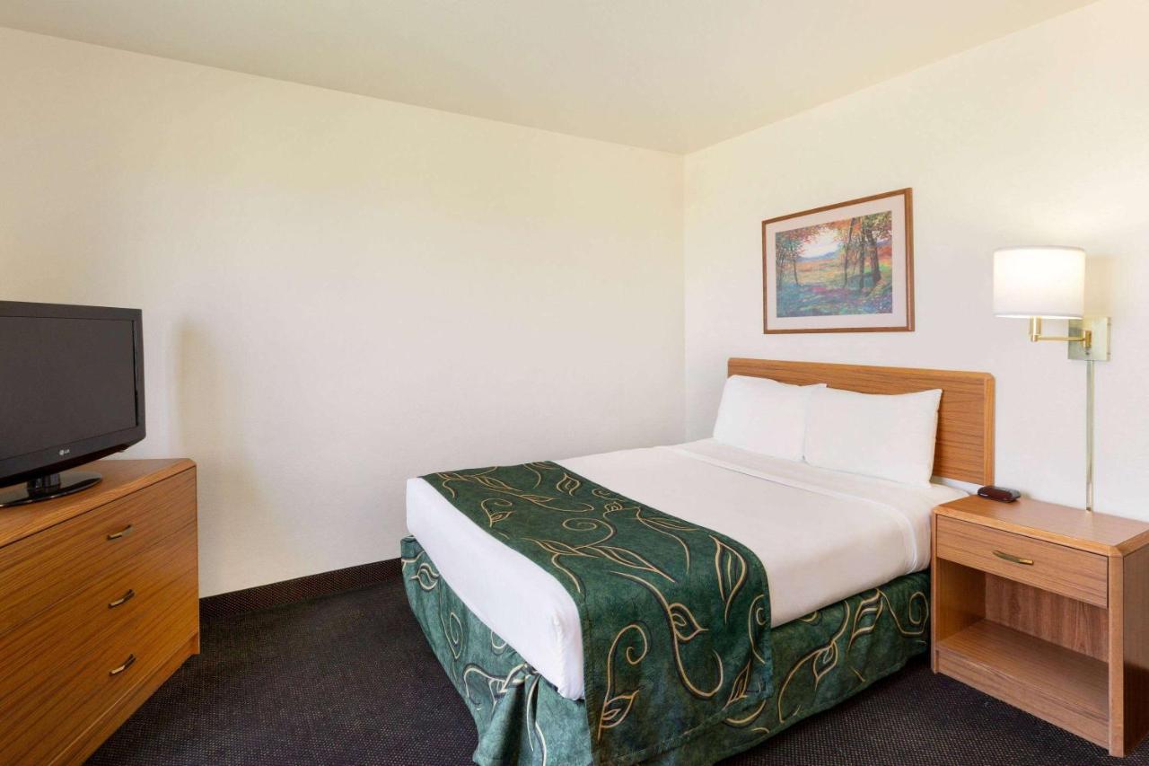 Travelodge By Wyndham Sharon Springs Exterior photo