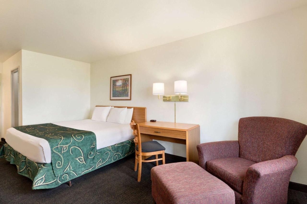 Travelodge By Wyndham Sharon Springs Exterior photo